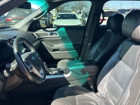 Used 2013 Ford Explorer XLT image 13