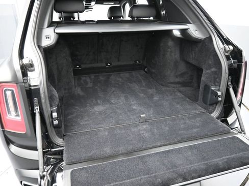 Used 2023 Rolls-Royce Cullinan w/ Technology Package image 36
