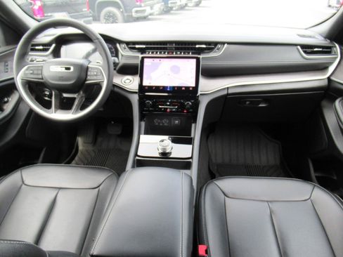 Used 2024 Jeep Grand Cherokee Limited w/ Black Appearance Package RWD image 12