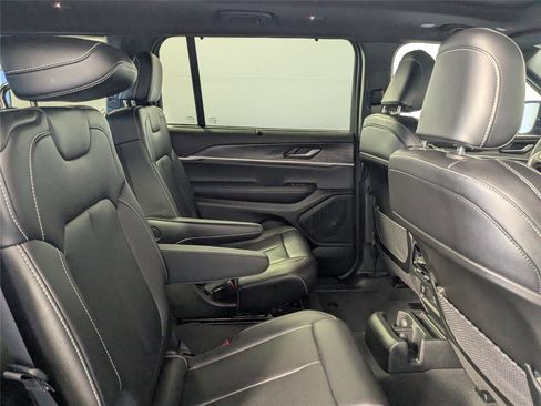 Used 2025 Jeep Grand Cherokee L Limited w/ Luxury Tech Group II image 25