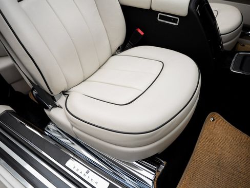 Used 2013 Rolls-Royce Phantom Drophead Coupe RWD image 65