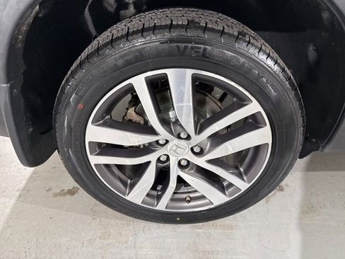 Used 2018 Honda Pilot Touring image 16