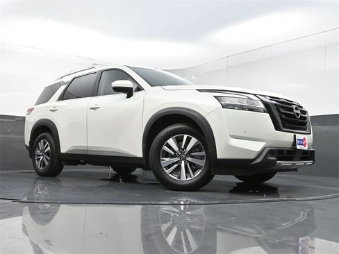 Used 2022 Nissan Pathfinder SL w/ SL Black Package image 27