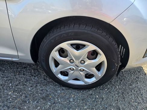 Used 2013 Ford Fiesta SE image 9