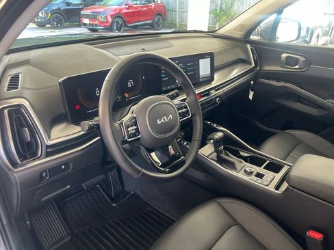 Certified 2025 Kia Sorento S w/ Panoramic Sunroof Package FWD image 6