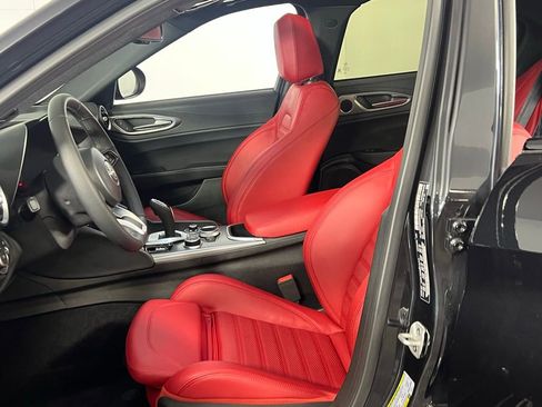 Used 2024 Alfa Romeo Giulia Ti w/ Performance Driving Package image 20