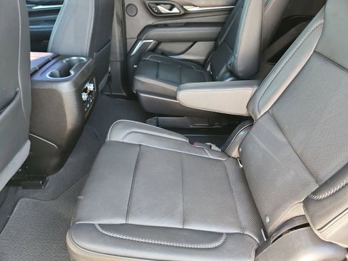 Used 2021 GMC Yukon Denali w/ Denali Premium Package image 13