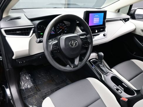 Used 2024 Toyota Corolla LE image 11