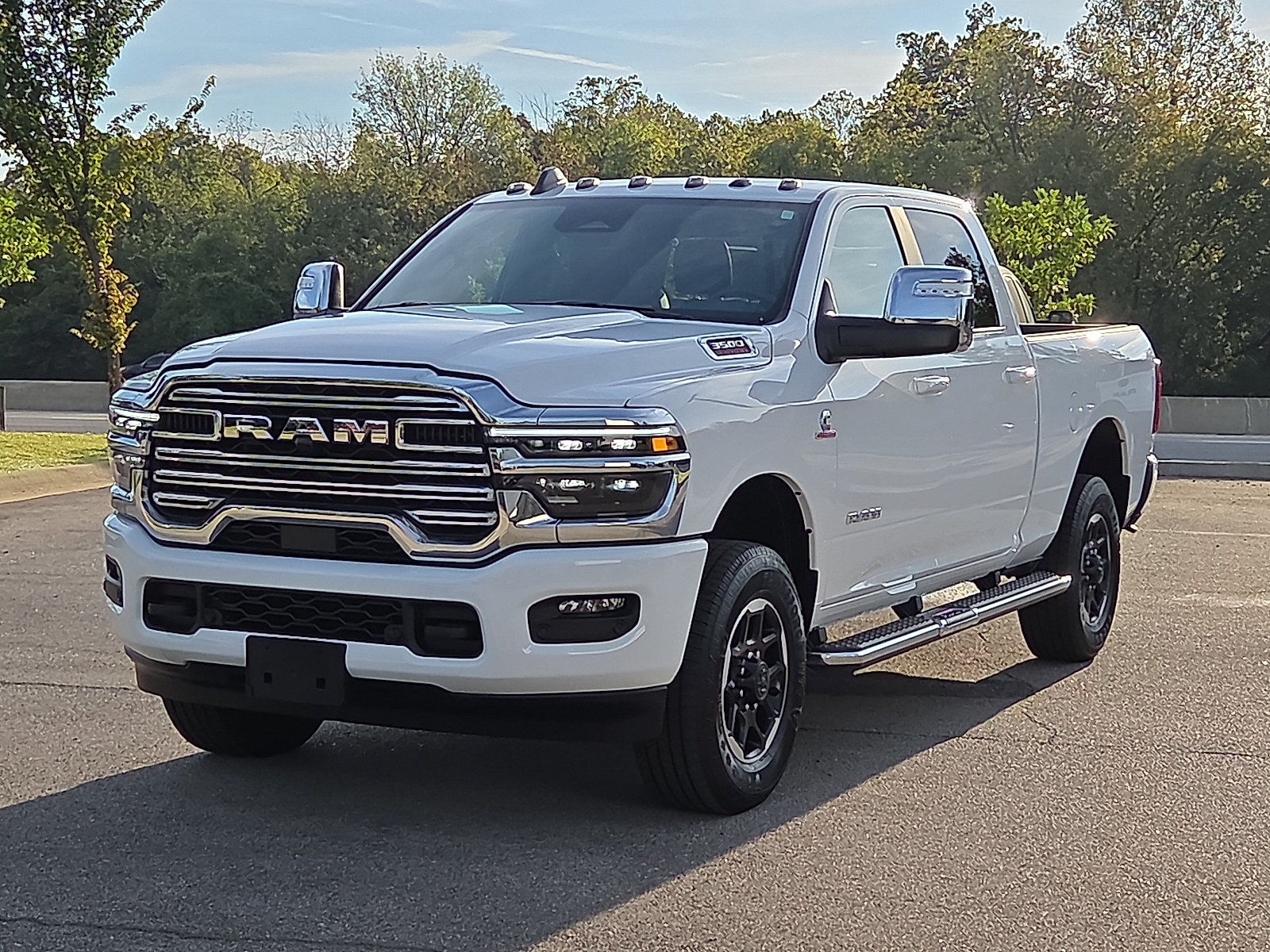 Used 2025 RAM 3500 Laramie AWD/4WD image 2