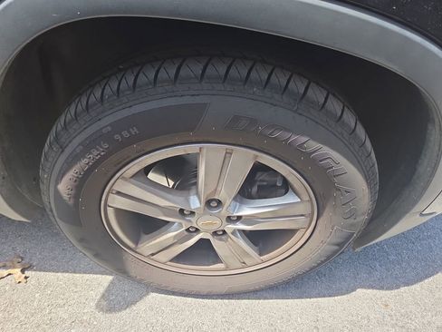 Used 2019 Chevrolet Trax LT w/ LT Convenience Package FWD image 2