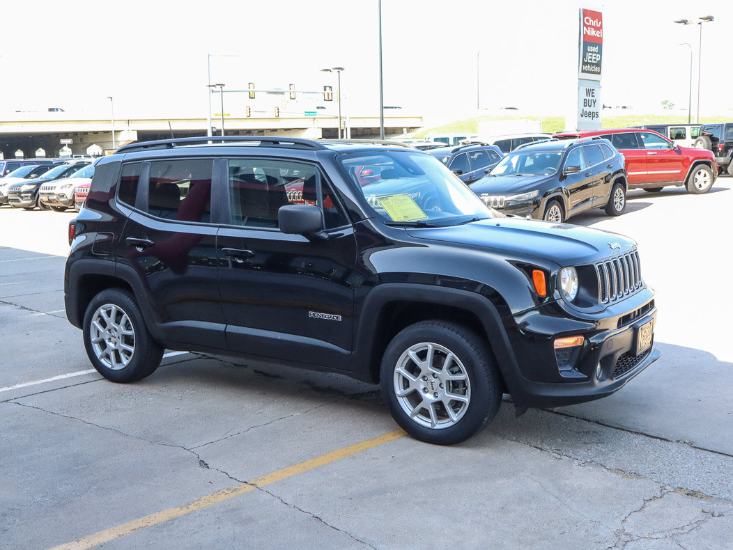 Used 2022 Jeep Renegade Latitude AWD/4WD image 4