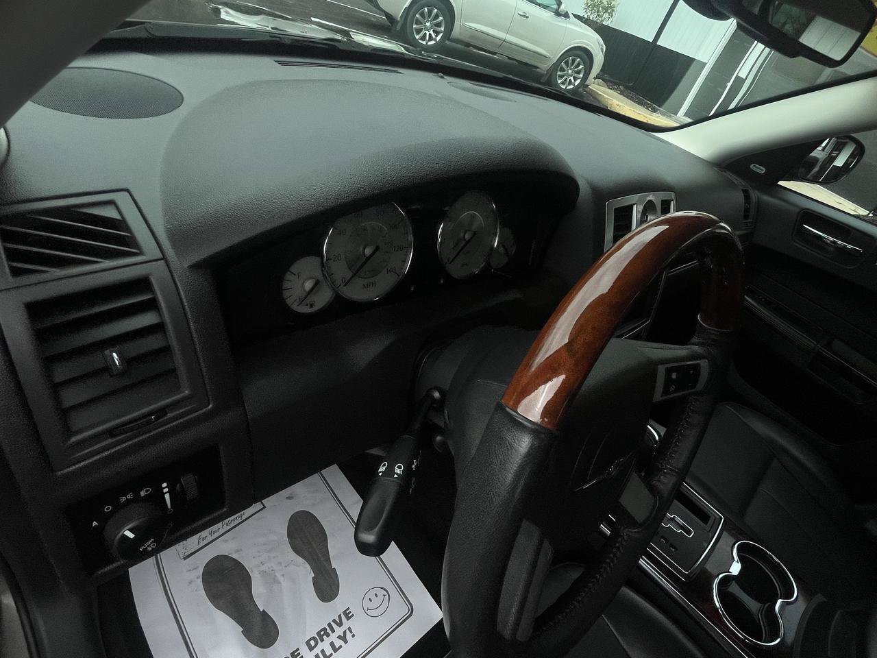 Used 2010 Chrysler 300 Limited RWD image 14