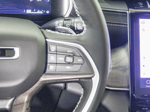 New 2025 Jeep Grand Cherokee Limited image 36