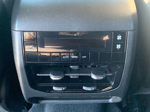 Used 2023 Jeep Grand Cherokee L Laredo image 20