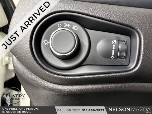 Used 2023 Jeep Renegade Latitude AWD/4WD image 23