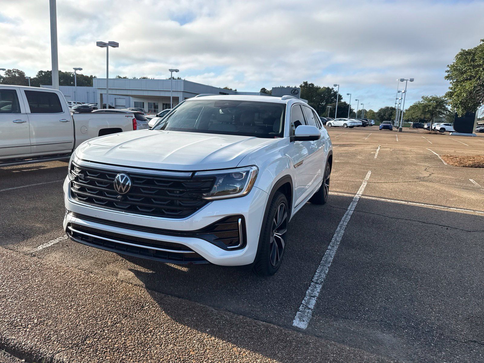Used 2024 Volkswagen Atlas Cross Sport SEL Premium R-Line AWD/4WD image 1