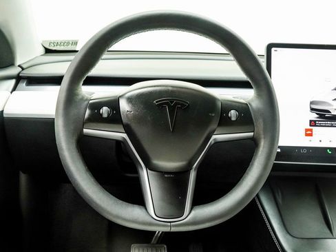 Used 2024 Tesla Model Y Long Range image 18