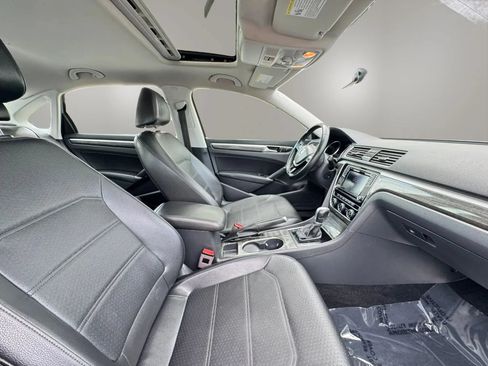 Used 2018 Volkswagen Passat 2.0T SE FWD image 15