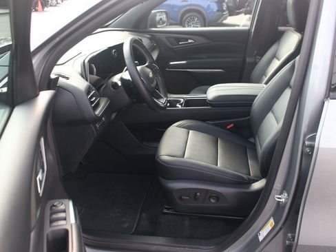 Used 2026 Chevrolet Traverse LT w/ Driver Confidence Package AWD/4WD image 14