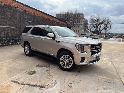 Used 2021 GMC Yukon SLT w/ SLT Premium Package image 8