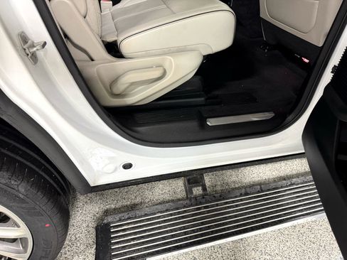 Used 2023 Jeep Grand Wagoneer Series II w/ Convenience Group III image 13