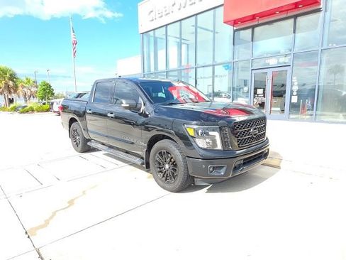 Used 2018 Nissan Titan SV w/ SV Convenience Package RWD image 2