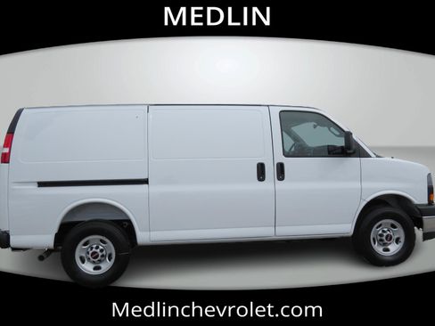 Used 2025 GMC Savana 3500 w/ Driver Convenience Package image 8