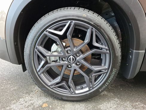 New 2026 Nissan Kicks SR w/ Cold Weather Package image 4