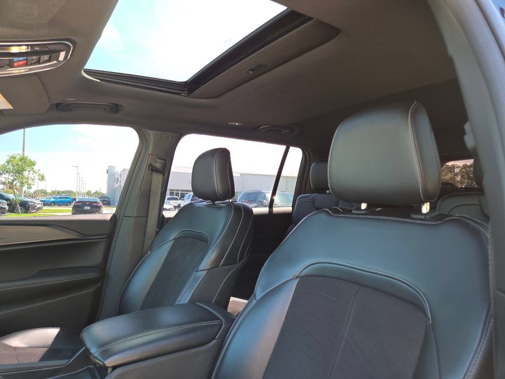 Used 2024 Jeep Grand Cherokee L Altitude AWD/4WD image 29