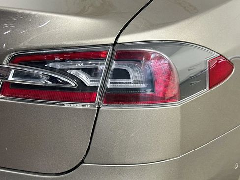 Used 2016 Tesla Model S 70 RWD image 32