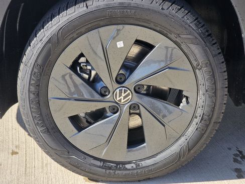New 2026 Volkswagen Taos S FWD image 8
