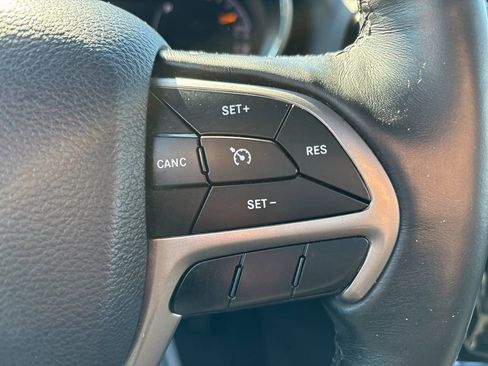 Used 2019 Jeep Grand Cherokee Altitude image 14
