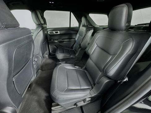 Used 2020 Ford Explorer XLT w/ Equipment Group 202A AWD/4WD image 22