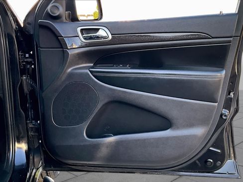 Used 2018 Jeep Grand Cherokee Altitude RWD image 22