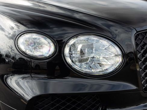 Certified 2025 Bentley Bentayga AWD/4WD image 19
