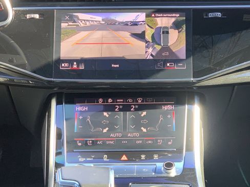 Used 2021 Audi Q7 3.0T Prestige image 31