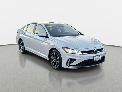 New 2026 Volkswagen Jetta SE image 3