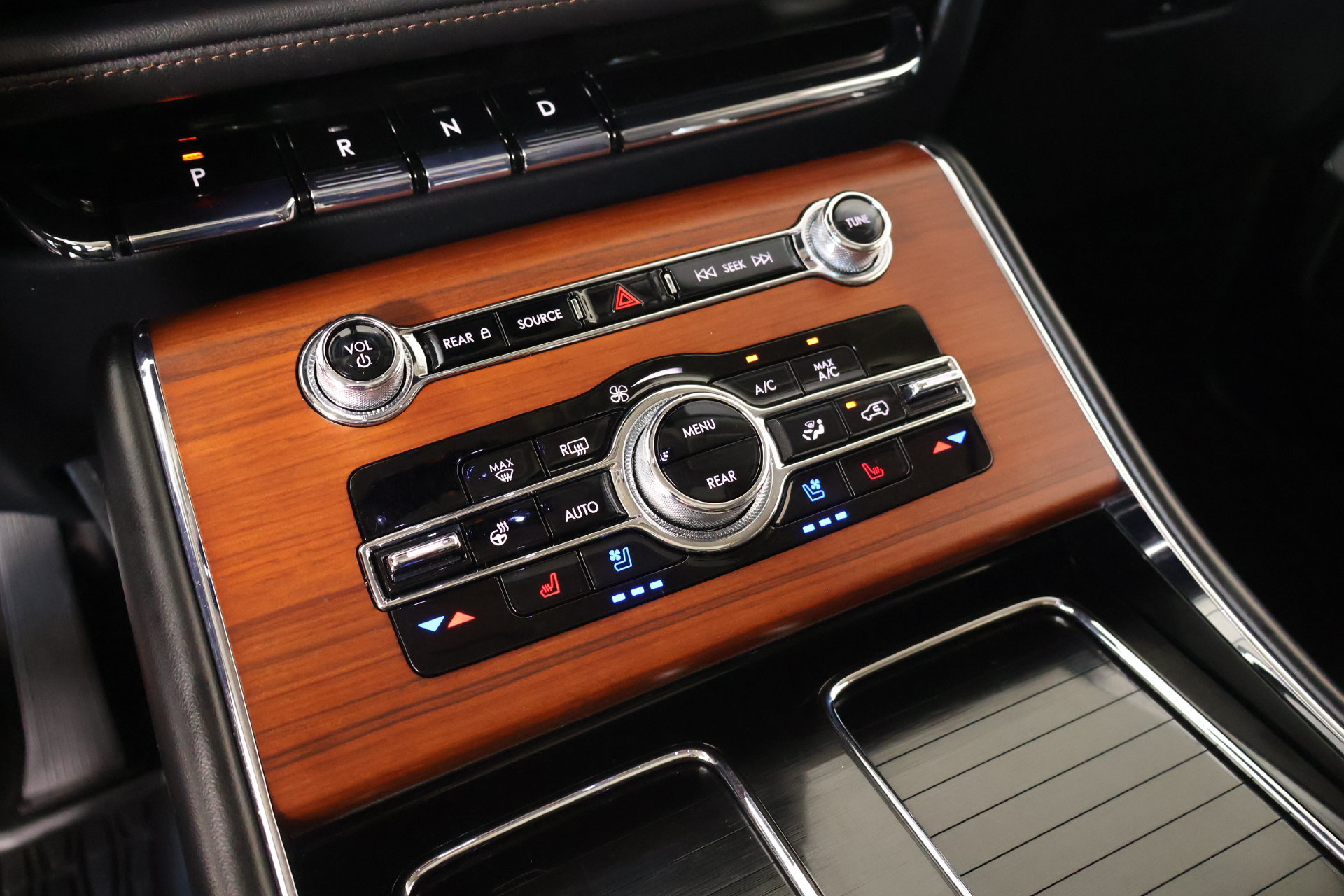 Used 2023 Lincoln Aviator Grand Touring w/ Equipment Group 301A AWD/4WD image 8