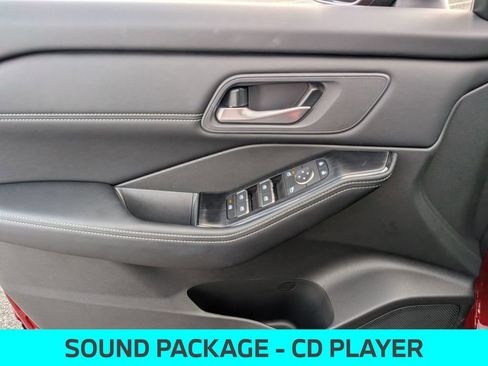 Used 2025 Nissan Rogue SL image 13