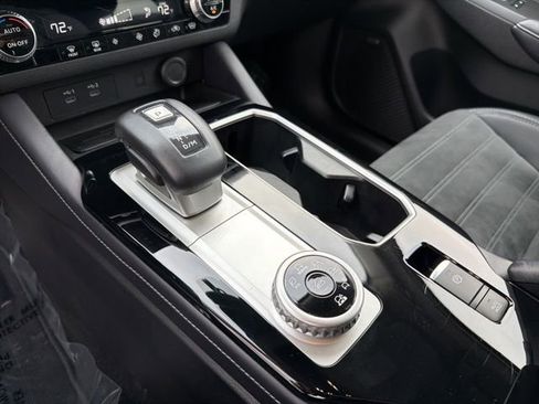 Used 2025 Mitsubishi Outlander SE image 27