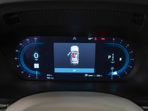 Used 2024 Volvo XC60 B5 Plus image 25