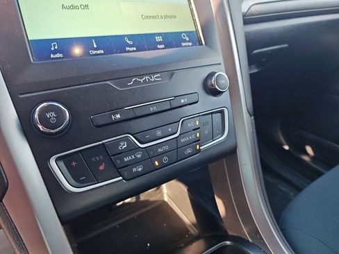 Used 2020 Ford Fusion SE AWD/4WD image 9