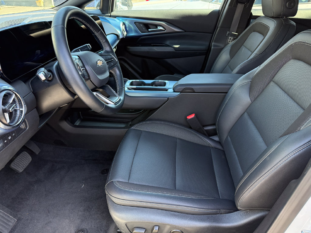 Used 2024 Chevrolet Equinox EV LT w/ LPO, Blackout Package FWD image 4