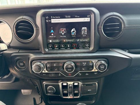 Used 2022 Jeep Wrangler Unlimited Sahara AWD/4WD image 15