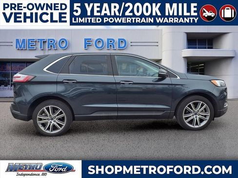 Used 2022 Ford Edge Titanium image 2