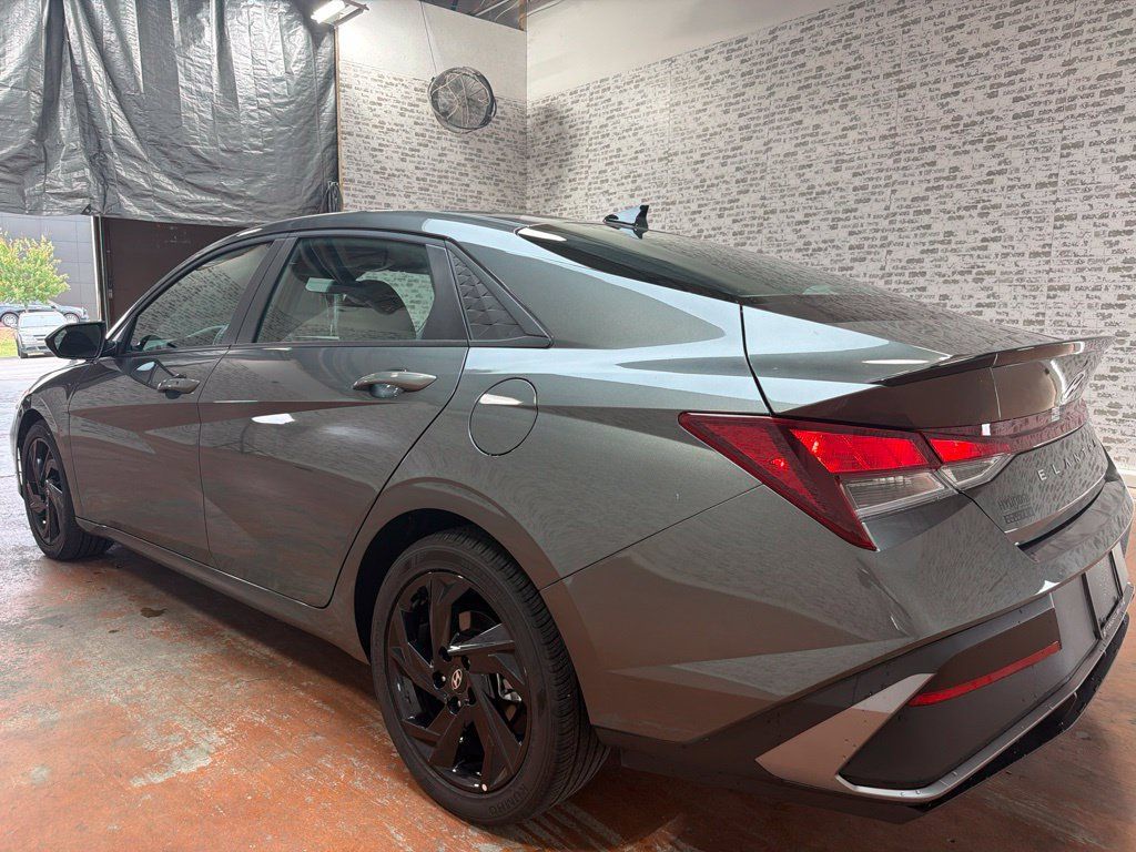 Used 2026 Hyundai Elantra Sport FWD image 5