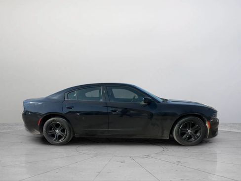 Used 2019 Dodge Charger SXT w/ Leather Interior Group RWD image 6