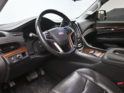 Used 2020 Cadillac Escalade ESV Luxury image 19