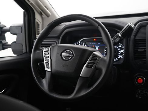Used 2024 Nissan Titan SV w/ SV Convenience Package image 13