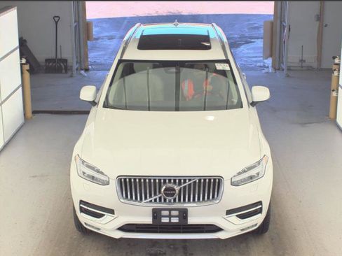 Used 2024 Volvo XC90 B6 Ultimate w/ Protection Package Premier image 16